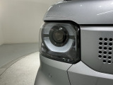 LEDヘッドライトは、点灯の瞬間から最大光量を発揮し、突然暗くなるトンネルなどでの安定感を高めます。