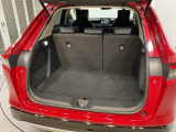 広々としたカーゴスペース。週末のお買い物や長期旅行のたくさんの荷物も積載できます。