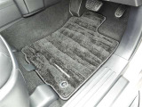 フロアマットも綺麗にクリーニングされています。