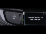 レーンディパーチャーアラートとは車線、又は走路からの逸脱の可能性をブザーにて警告します。