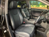 運転席シート廻りは使用感も少なく、良好な状態となっています。前オーナー様が丁寧に使っていたことがよくわかりますね。