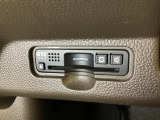 ハンドルの左下にETCがついています。高速道路の料金所の通過も楽々です。 カードの取り出しもしやすい場所についています。