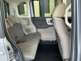 リアシートも広々としていて、座りやすいです。