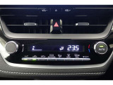 ★エアコンはオートタイプが装着済みです!オートモードにしておけば、車内温度を設定するだけで風の料や吹き出し口の切り替えを機械が行ってくれます!一年中快適な環境を作れますよ♪