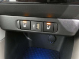 運転席と助手席には寒い時にうれしいシートヒーターが装備されてます。