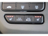 シートヒーター装備付き車!!座席に埋め込まれた電熱線によりシートを暖めることが出来る装備で、温められたシートは、寒い冬には最適です!!