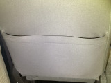 シートバックポッケト。散乱しがちな小物を収納するのに便利です。