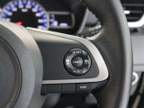 アダプティブクルーズコントロール機能付きです。走行中に先行車の様子を検知しながら、設定した車速の範囲内で先行車との距離のキープを支援します。詳細は販売店スタッフまでおたずねください。