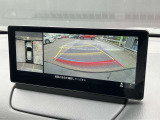 【アラウンドビューモニター】はまるで上から見ているような視点で周囲を確認できます!駐車が苦手な方でも安心して駐車できますね♪