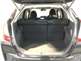 コンパクトボディーなのに、荷室はこんなに広々!たくさん荷物が積めますよ。