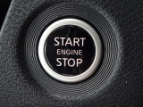 【プッシュスタート】キーが車内にあれば、エンジンの始動・停止はブレーキを踏んでスイッチを押すだけ!キーを取り出す手間を省き、ワンプッシュで操作するので簡単でスムーズ!
