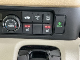 運転席/助手席シートヒーターで寒い日もすぐに温かくなり快適に過ごせます。2段階の温度調整が可能です