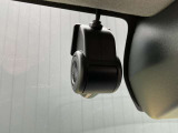 ドライブレコーダーは運転時はもちろんのこと、駐車場内でエンジンを切っている時でも当たった振動を元に電源が自動で入るので車から離れていても安心。