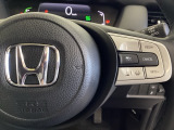 ハンドルにHondaセンシング系のクルーズコントロールやレーンキープアシストなどのスイッチが装備されています。ハンドルから手を離さず安全に操作できます。