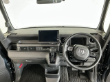 【前方視界】開放的な前方視界!運転がしやすく疲れにくいです♪窓が大きく、見通しがとっても良いおクルマですよ♪