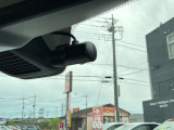 最近では付いてる車も多くなってきました。中古車ではまだまだ付いていればラッキーなドライブレコーダーです♪