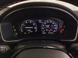 ハイブリット車専用のメーターです。右側の大型スピードメーターに加え、ステアリングスイッチを使って左のマルチインフォメーション・ディスプレイで燃費や動力伝達などの情報が見れるようになっています。