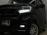 【LEDヘッドライト】悪天候や夜間走行時も良好な視界を確保し安心して運転できる高輝度LEDヘッドライトを装備!点灯速度が早く、消費電力も抑えられています!!