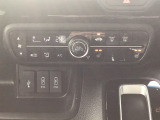 快適なオートエアコン 運転席/助手席シートヒーター付です