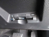 【ETC車載器】は、ビルトインタイプですっきり収納され、見た目も使い勝手も満足のアイテムです。