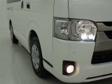 フォグランプ装着車です。暗い夜道の車両前方を明るく照らします