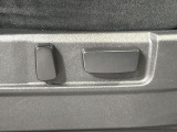 【パワーシート】スイッチ一つで簡単にシートの微調整が可能!電動だから力もいりません!快適なシートポジションにセットして、快適なドライブをお楽しみください。