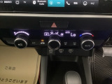 オートエアコンで、毎日のドライブを快適に。温度、風量を自動で調整し、理想的な車内環境を提供します。
