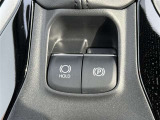 電動パーキングブレーキを搭載。スイッチ操作でパーキングブレーキを作動・解除することが可能ですので、操作の力が不要ですよ♪