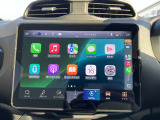 タッチスクリーンをタップするかスワイプするだけですべての機能を呼び出せます。Apple CarPlayおよびAndroid Autoに対応しスマートフォンとのシームレスな 連携も実現。さらに、USBポートを標準装備しています。