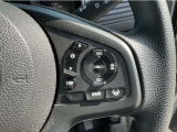 Hondaセンシングの機能のひとつ、アダプティブクルーズコントロール付!アクセルから足を離しても設定したスピードと前車との車間を保ち走行してくれます!車線維持もアシスト☆高速道路で疲労軽減ですね☆