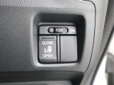 【助手席側電動スライドドア】運転席からでもオートでスライドドアの開閉が可能!同乗者にも優しく、とっても便利な機能です☆
