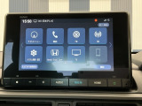 純正スマートナビ付きです!ホンダコネクト対応、フルセグTV視聴、Bluetooth・ミュージックプレーヤー接続可能です!