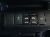 リアドアは乗り降りに便利な両側電動スライドドアです。また運転席に座っていながらスイッチ操作で自在にスライドドアを開け閉めできます。またのVSA解除スイッチも横に装備しています。