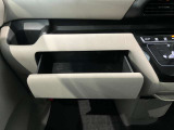 薄型のティッシュBOXなどが収納出来ます。小物入れとしても使えるので便利です。