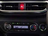 車内を快適に、オートエアコンを装備しています。