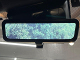 【デジタルインナーミラー】後席の大きな荷物や同乗者で後方が確認しづらい時でも安心!カメラが撮影した車両後方の映像をルームミラー内に表示。