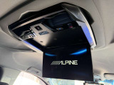 【アルパイン製12型フリップダウン】家族や友人とお出かけする機会が多い方に大人気のフリップダウンモニター!大画面モニターで車内はエンタメ空間!退屈しがちな長距離ドライブも楽しい時間に変わります!