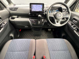 前席内装の全体像です。是非実車をご覧にお越し下さい。