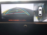 パノラミックビューモニター付きです。車両を上から見た様な映像を画面に表示。運転席からの目視だけでは見にくい、車両周辺の状況をリアルタイムでしっかり確認出来ます。