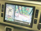 【パノラマモニター】専用のカメラにより、上から見下ろしたような視点で360度クルマの周囲を確認することができます☆死角部分も確認しやすく、狭い場所での切り返しや駐車もスムーズに行えます。