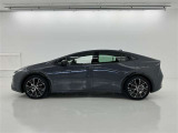 フロントからリヤまで一体感あるスタイリッシュなサイドフォルムです。