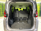 ラゲッジルームは、大容量のスペースを確保。普段のお買い物からレジャーまで、幅広く活躍してくれます!また、リアシートを倒すことでバリエーション豊かにお使いいただけます。