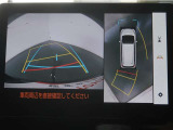 パノラミックビューモニター付きです。車両を上から見た様な映像を画面に表示。運転席からの目視だけでは見にくい、車両周辺の状況をリアルタイムでしっかり確認出来ます。