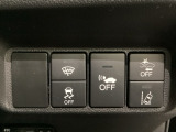 Hondaセンシング用の、VSA(ABS+TCS+横滑り抑制)解除とレーンキープアシストシステムのメインスイッチなどはハンドルの右側に装備しています。