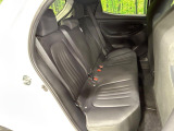 後部座席も気になるようなキズ・汚れやへたり等、大きなダメージはなく、良好な状態です。