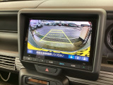 バックも安心のバックカメラ付いています。バックカメラがあると、いつでも安全にバックできますね。死角も減ります。