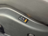 シートヒーターが搭載されておりますので、冬場の寒い時期などには温かく快適に運転をすることが出来ます。また、社外のシートに変更することも出来ますので是非ともご相談ください。