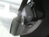 【ドラレコ搭載車】今や必需品のドライブレコーダー搭載車です。万が一のトラブルのときにも役に立つドライブレコーダーを装備しています。側面衝突や幅寄せ・割り込み対策に!