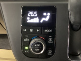オートエアコンで、毎日のドライブを快適に。温度、風量を自動で調整し、理想的な車内環境を提供します。