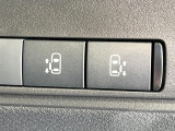 【両側パワースライドドア】スマートキーや運転席のスイッチで後席両側スライドドアの開閉が可能♪電動だから力を入れてドアを開ける必要が無く、小さなお子様でも簡単に開け閉めでき快適です♪